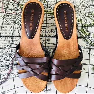 Gianni Bini wood block kitten heel